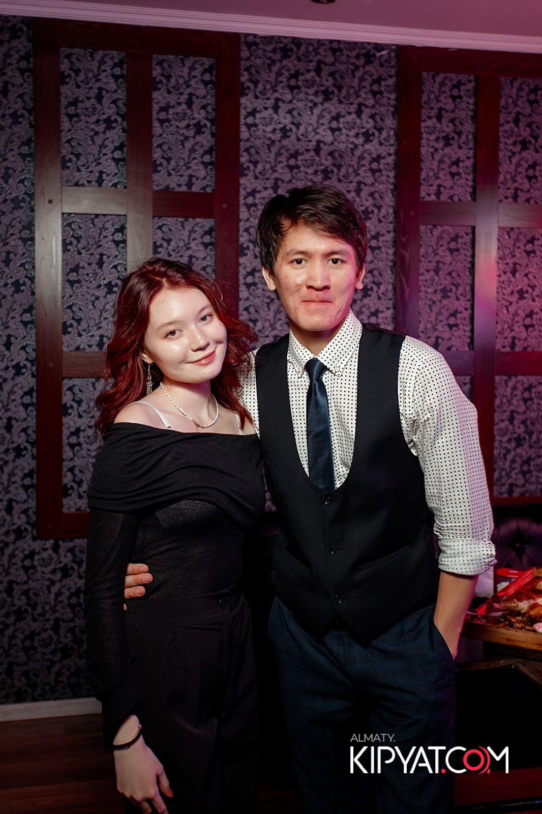 КАРАОКЕ-БАР РОЯЛЬ НА НУРМАКОВА. КИПЯТКОМ АЛМАТЫ!