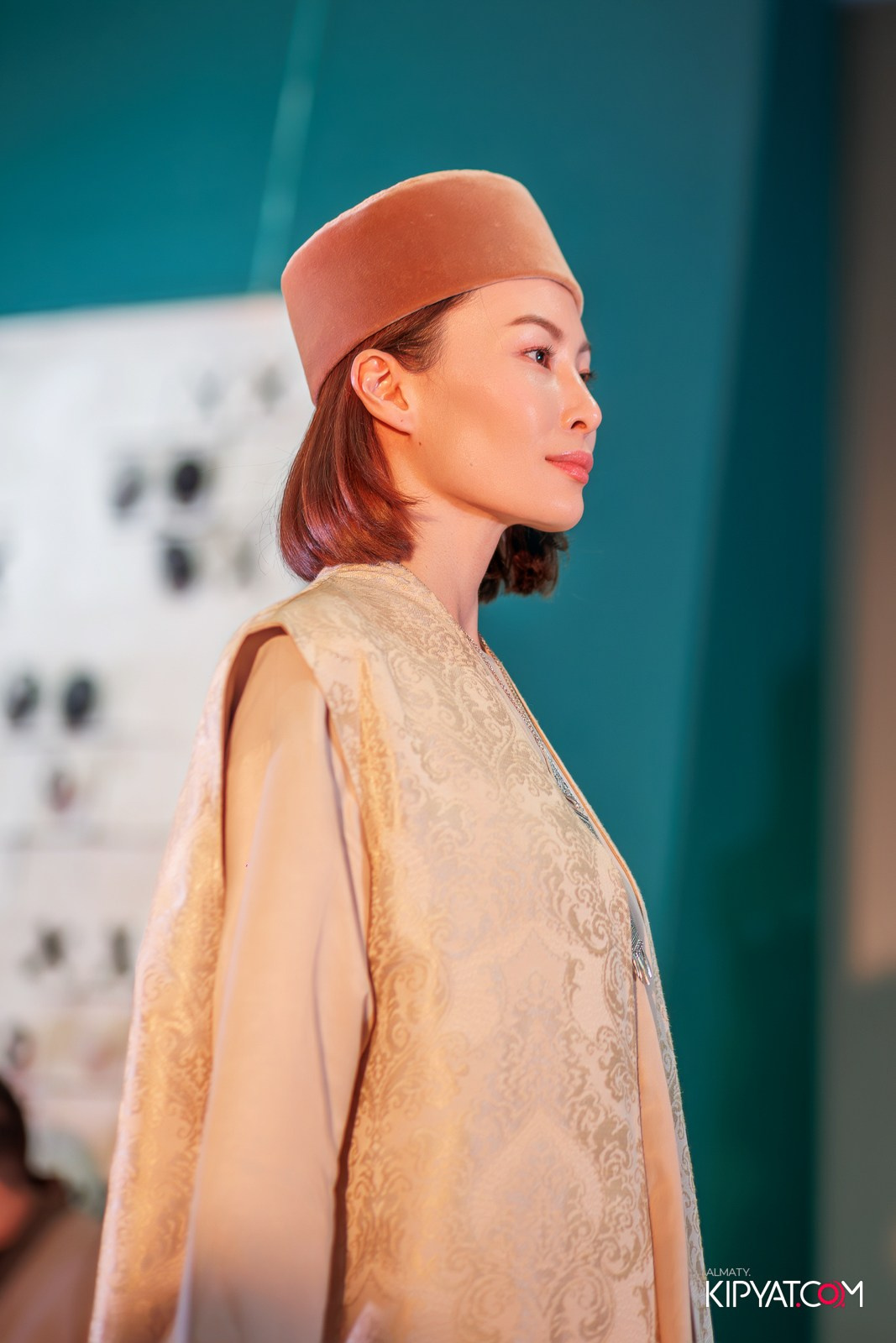 FASHION ПОКАЗ, КАЗАХСКОЙ НАЦИОНАЛЬНОЙ ОДЕЖДЫ. КИПЯТКОМ АЛМАТЫ!