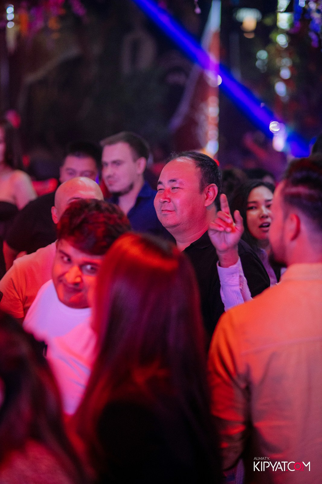 FRIENDS BAR & TERRACE. КИПЯТКОМ АЛМАТЫ!