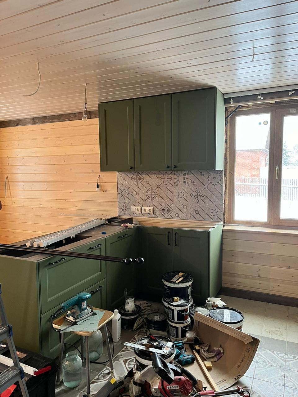 Фото с монтажа |Мебель на заказа: кухни, шкафы и т.д. в Томске. ГУДРУМ — Мебель на заказ в Томске | Кухни | Шкафы | Стулья и Столы