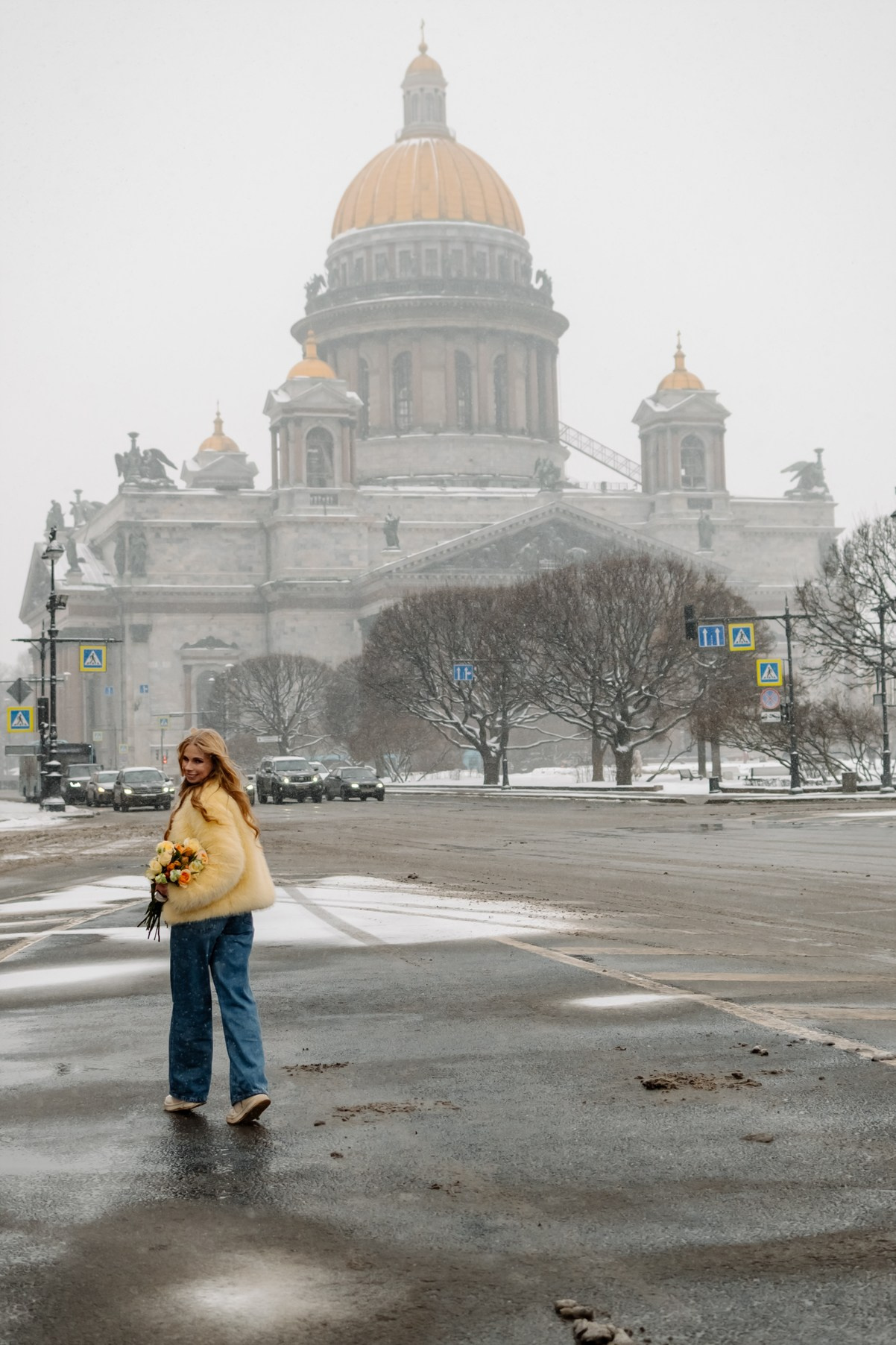 Фотосессия девушки зимой у Исаакиевского собора. Свадебный и семейный фотограф в Санкт-Петербурге (Спб) Елена Худякова