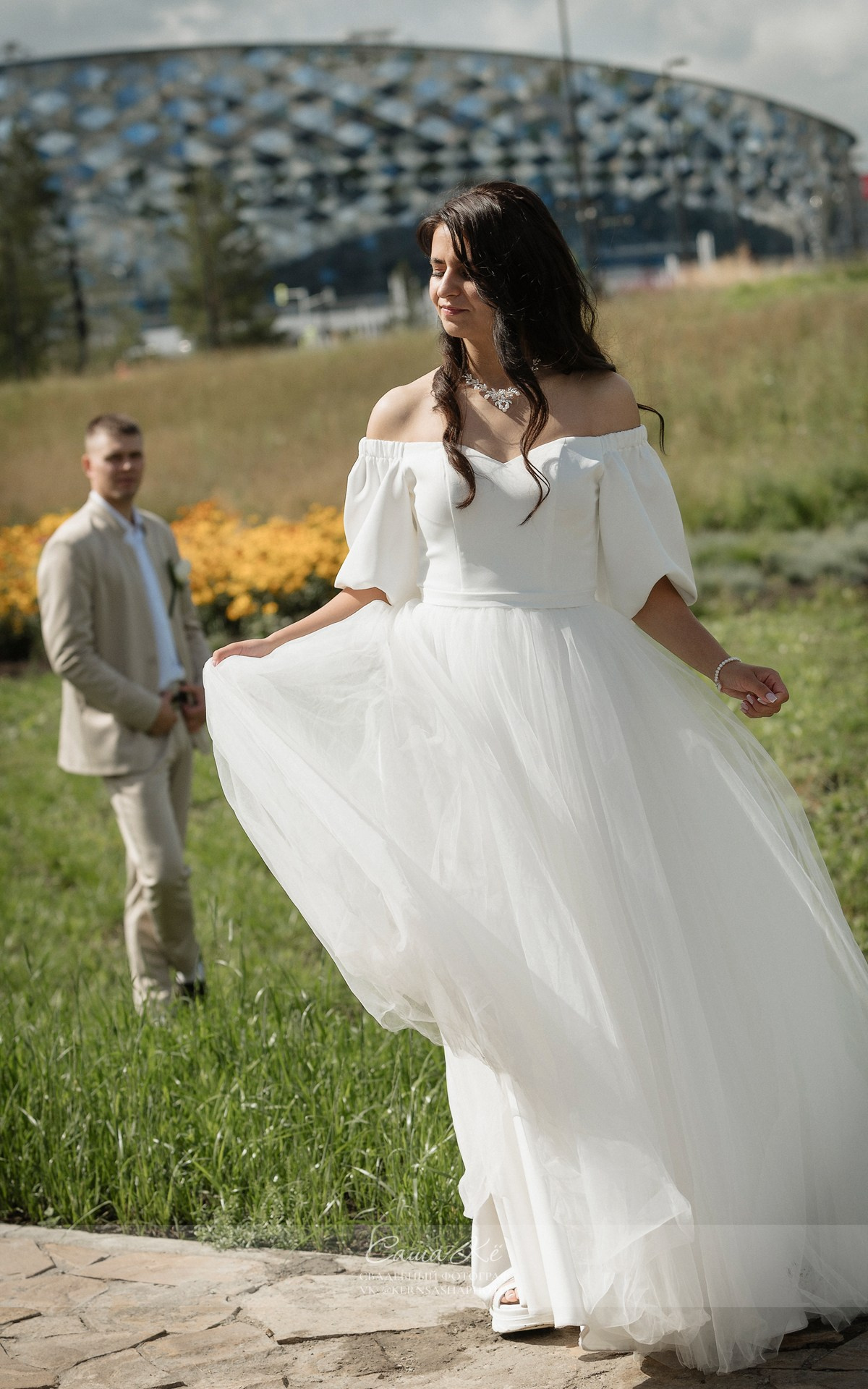 Свадебная фотосессия O&A в Парк-Арена у нового ледового дворца. Свадебный, семейный и event фотограф в Новосибирске и Новосибирской области Саша Кё