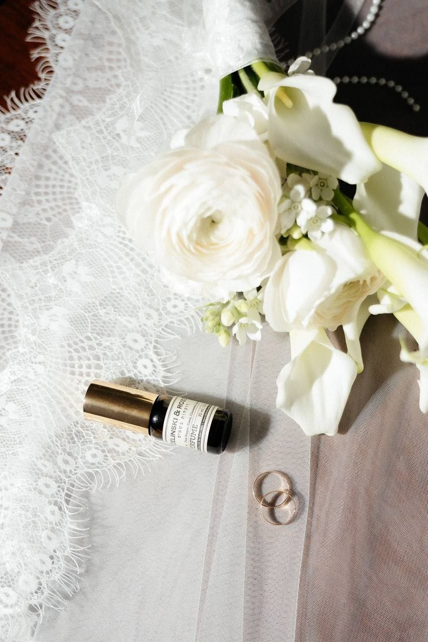 зимний букет невесты, авторский букет для невесты. Повтору точь в точь не подлежит. В составе работы антуриумы, стабилизированный амарант, 2 вида роз, тилапия, листья дуба, бордовый букет невесты, красный букет невесты, алый букет невесты, невеста осени, Букет невесты на заказ, букет для невесты Москва, свадебный флорист, флорист на свадьбу, сборка букета на свадьбу, ручная работа, букет для невесты ручной работы, букет невесты ручной работы. бутоньерка жениха в подарок,  современный букет невесты