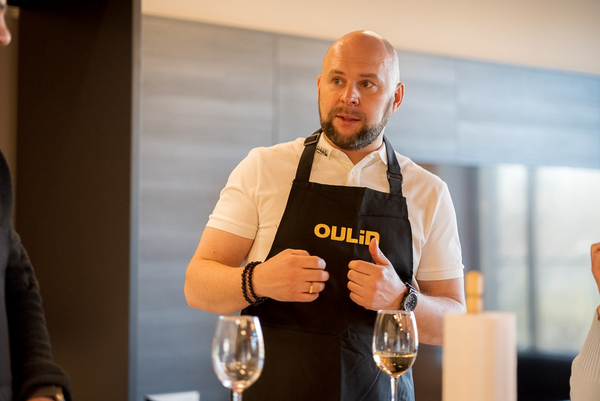 Презентация брендов EMAR и OULIN — производителей кухонных смесителей, моек из нержавеющей стали и кварцевого камня, кухонных аксессуаров. ВУД ТВОРЕЦ мебельная фабрика|ТВОРЕЦ студия мебели