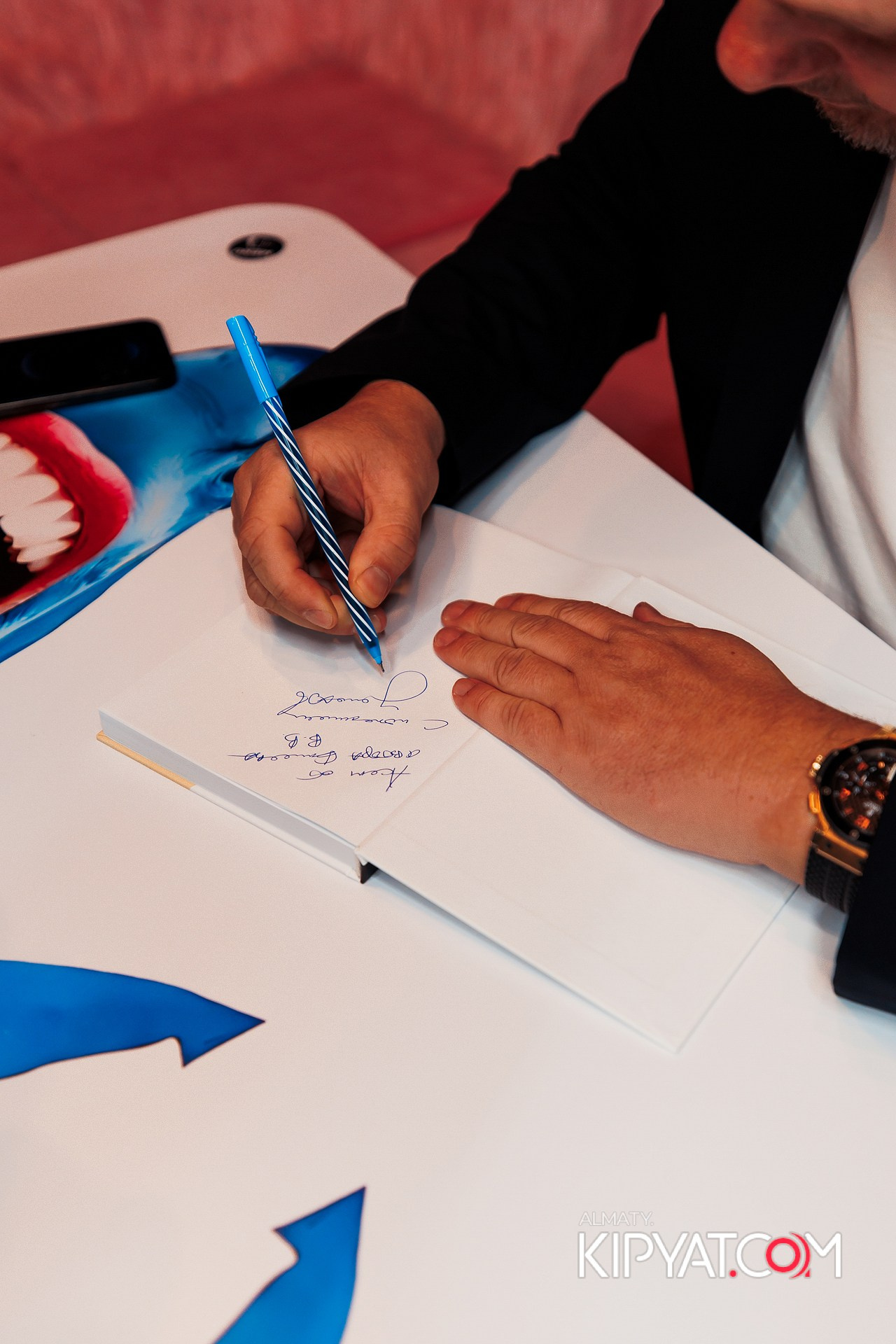 ПРЕЗЕНТАЦИЯ КНИГИ ВИКТОРА ЕЛИСЕЕВА. КИПЯТКОМ АЛМАТЫ!