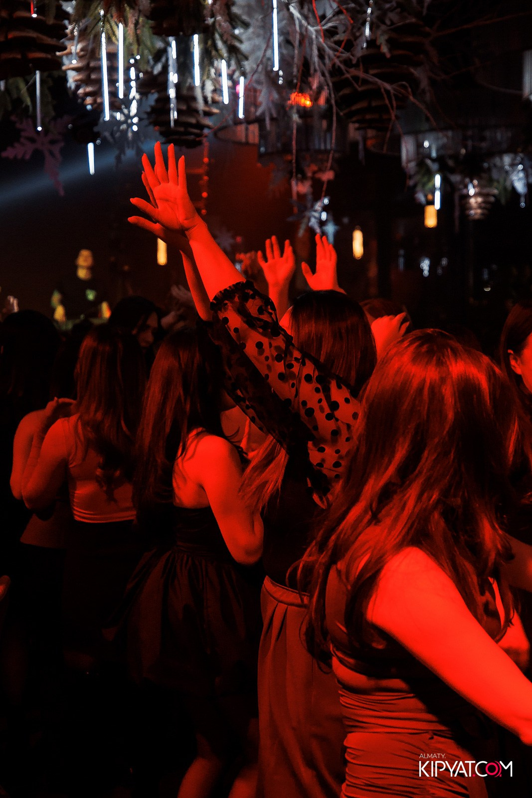 FRIENDS BAR & TERRAACE. КИПЯТКОМ АЛМАТЫ!