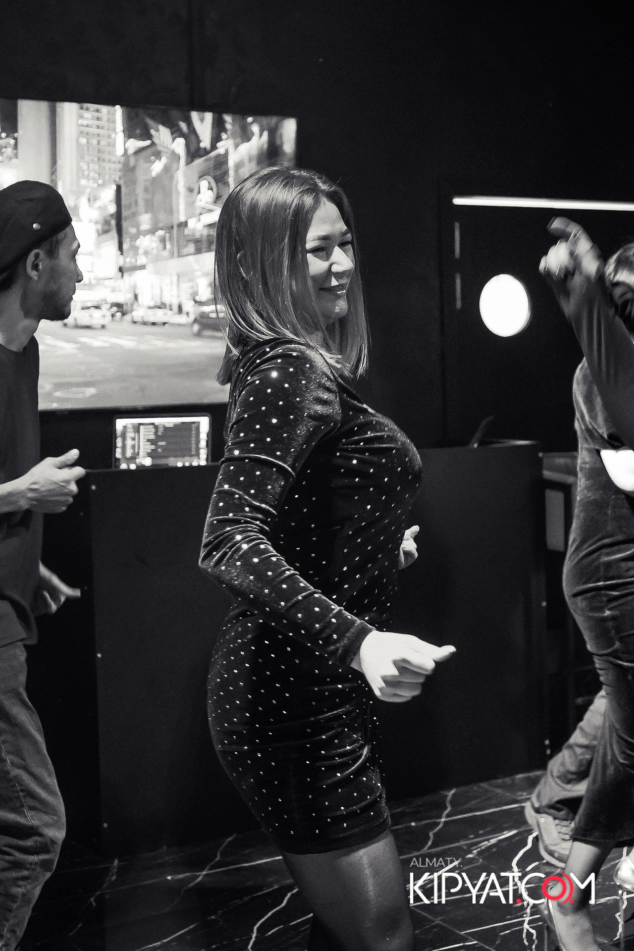 MOOD KARAOKE & TERRACE. КИПЯТКОМ АЛМАТЫ!