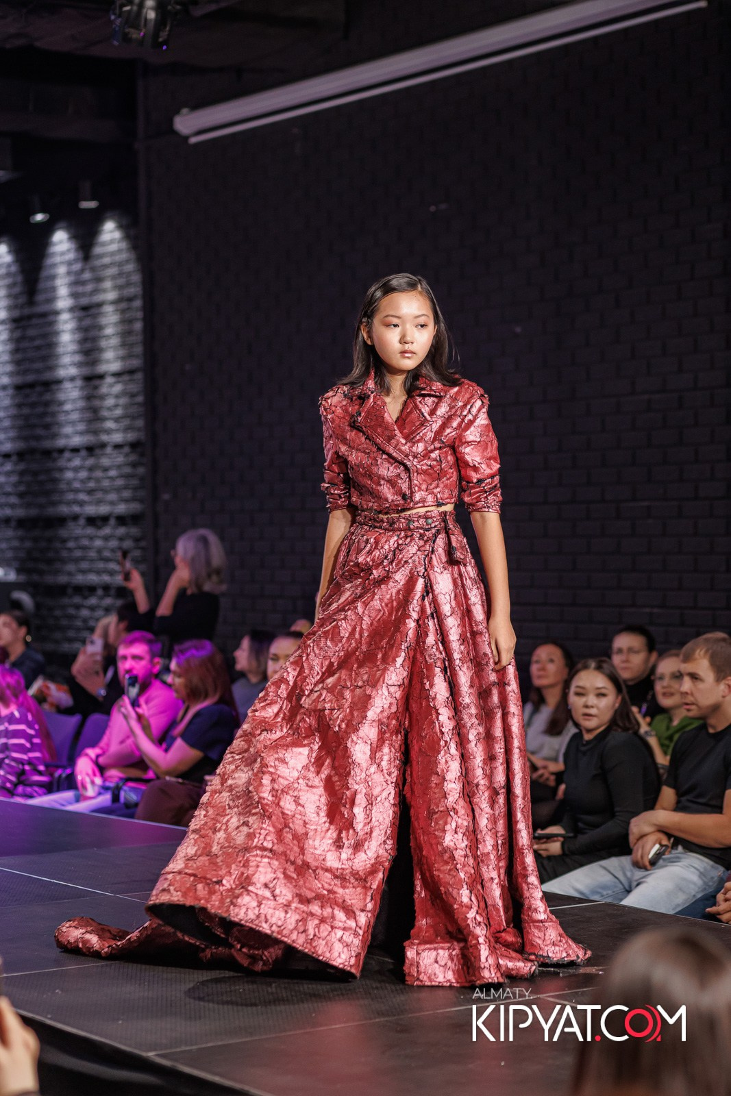 JUNIOR MODELS SHOW В РАМКАХ БЛАГОТВОРИТЕЛЬНОГО ПРОЕКТА МОДА ЗА СЧАСТЬЕ ДЕТЕЙ. КИПЯТКОМ АЛМАТЫ!