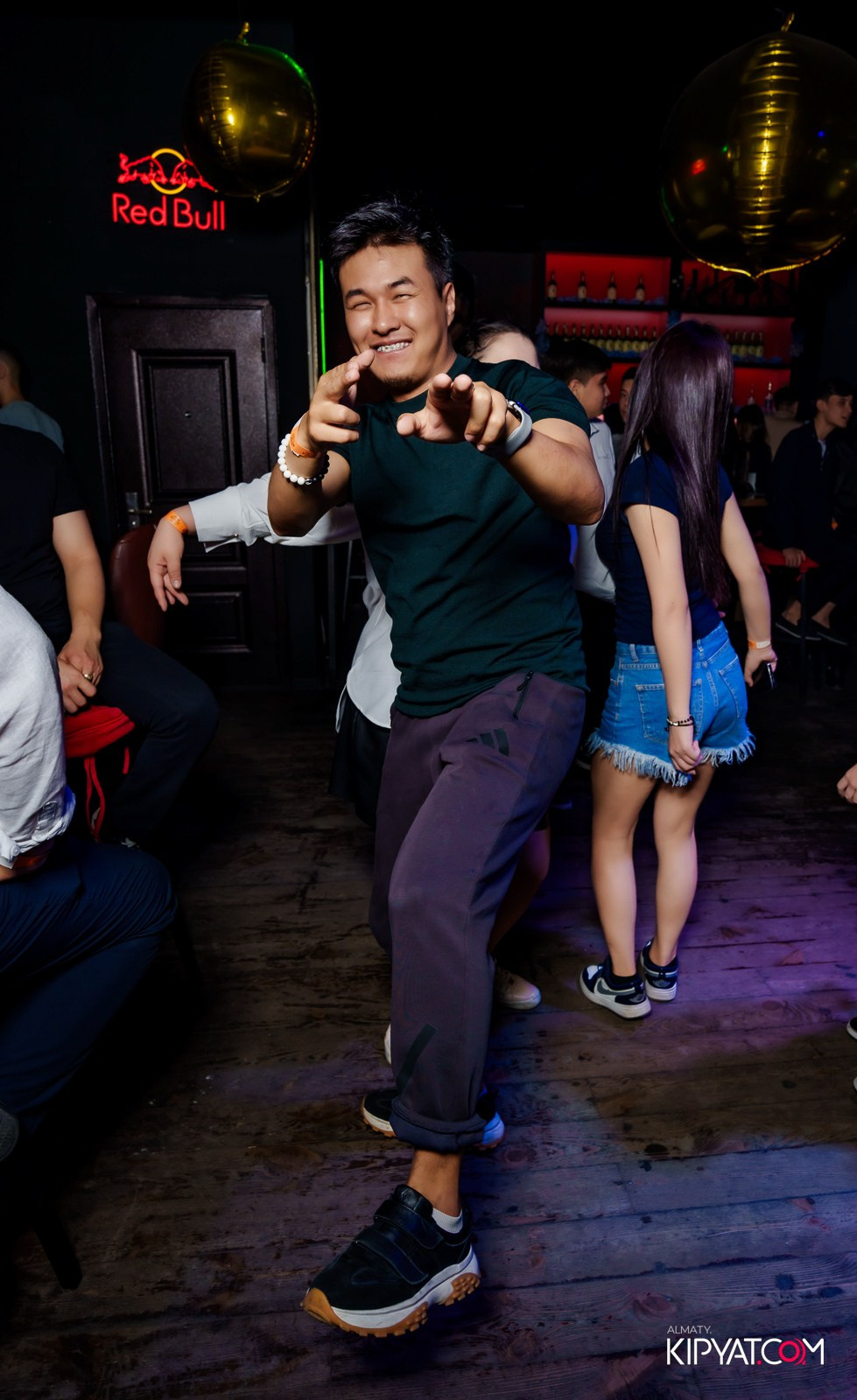 UYAT EMES BAR. КИПЯТКОМ АЛМАТЫ!