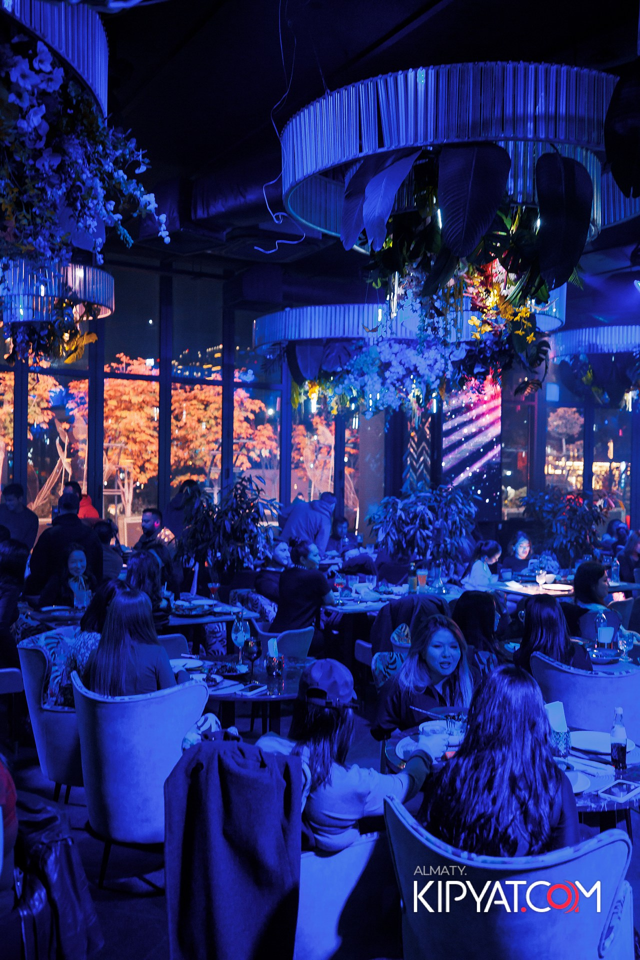 FRIENDS BAR & TERRACE. КИПЯТКОМ АЛМАТЫ! Фотосъемка мероприятий в Алматы