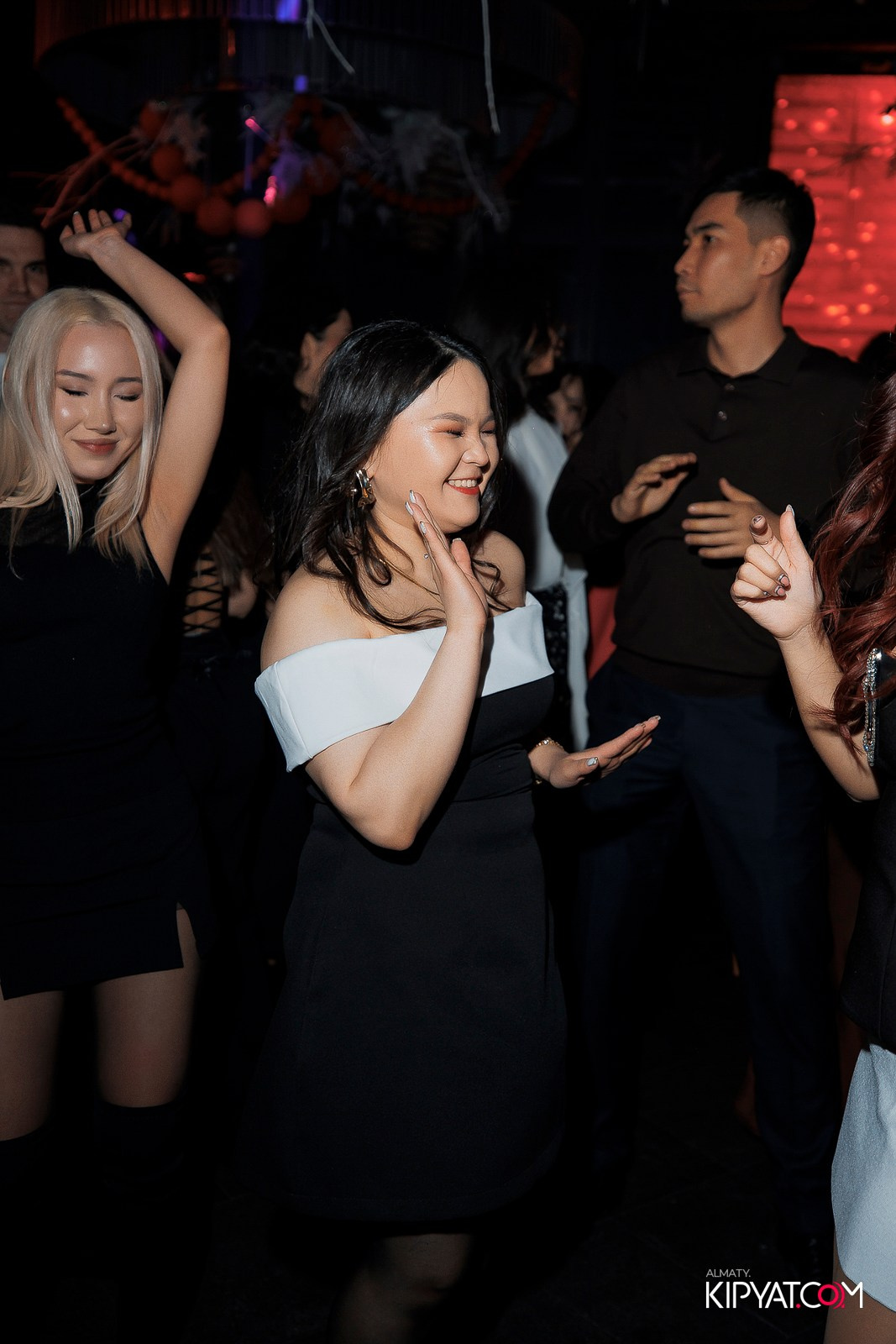FRIENDS BAR & TERRACE. КИПЯТКОМ АЛМАТЫ! Фотосъемка мероприятий в Алматы