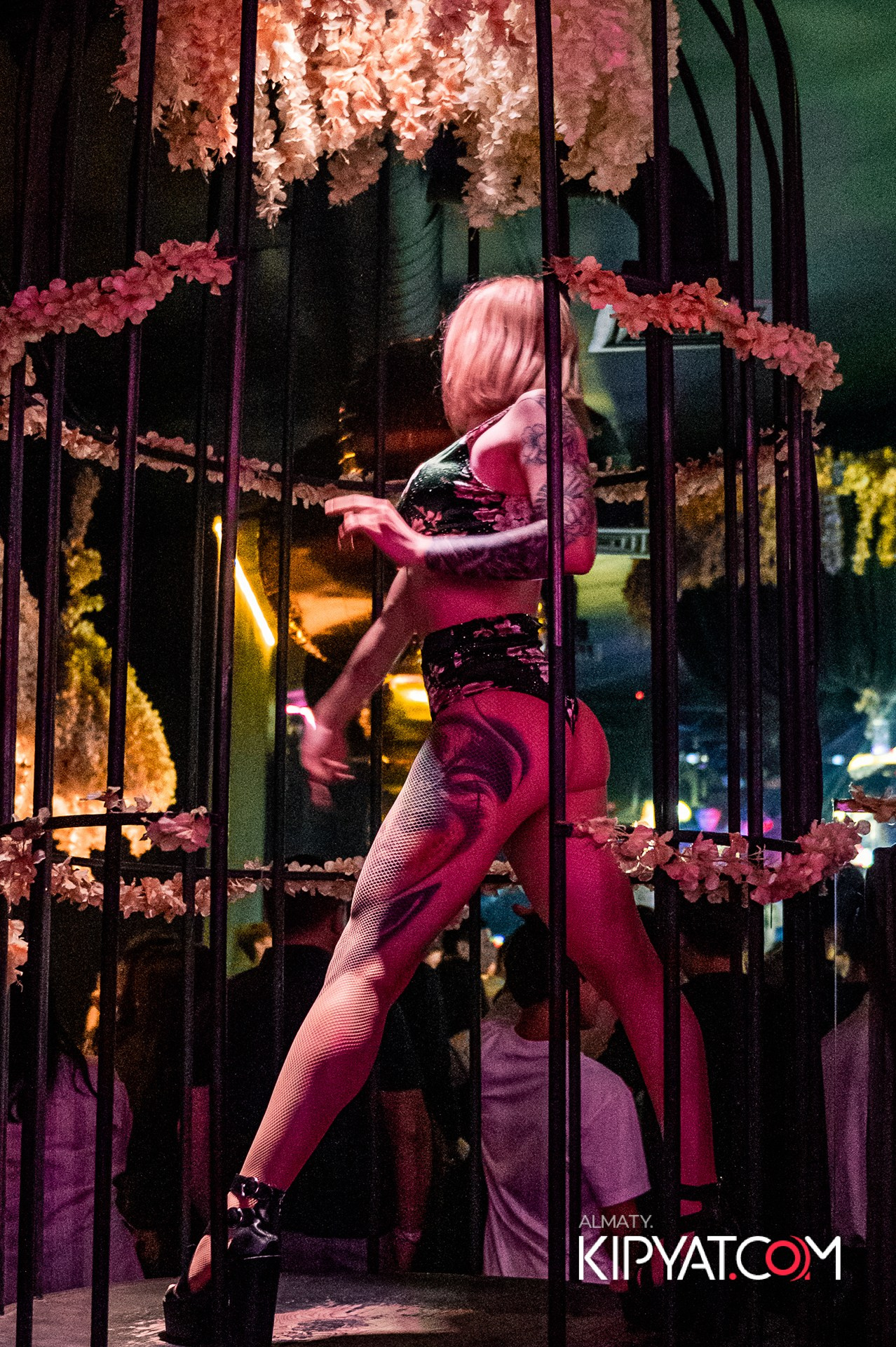 UYAT EMES BAR. КИПЯТКОМ АЛМАТЫ!