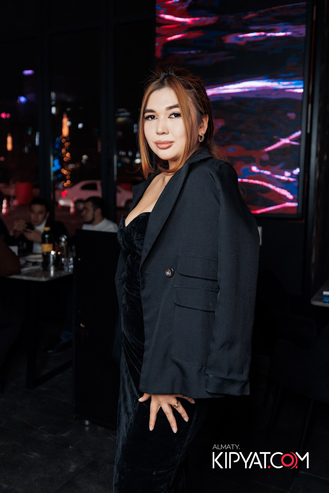 FRIENDS BAR & TERRACE. КИПЯТКОМ АЛМАТЫ!