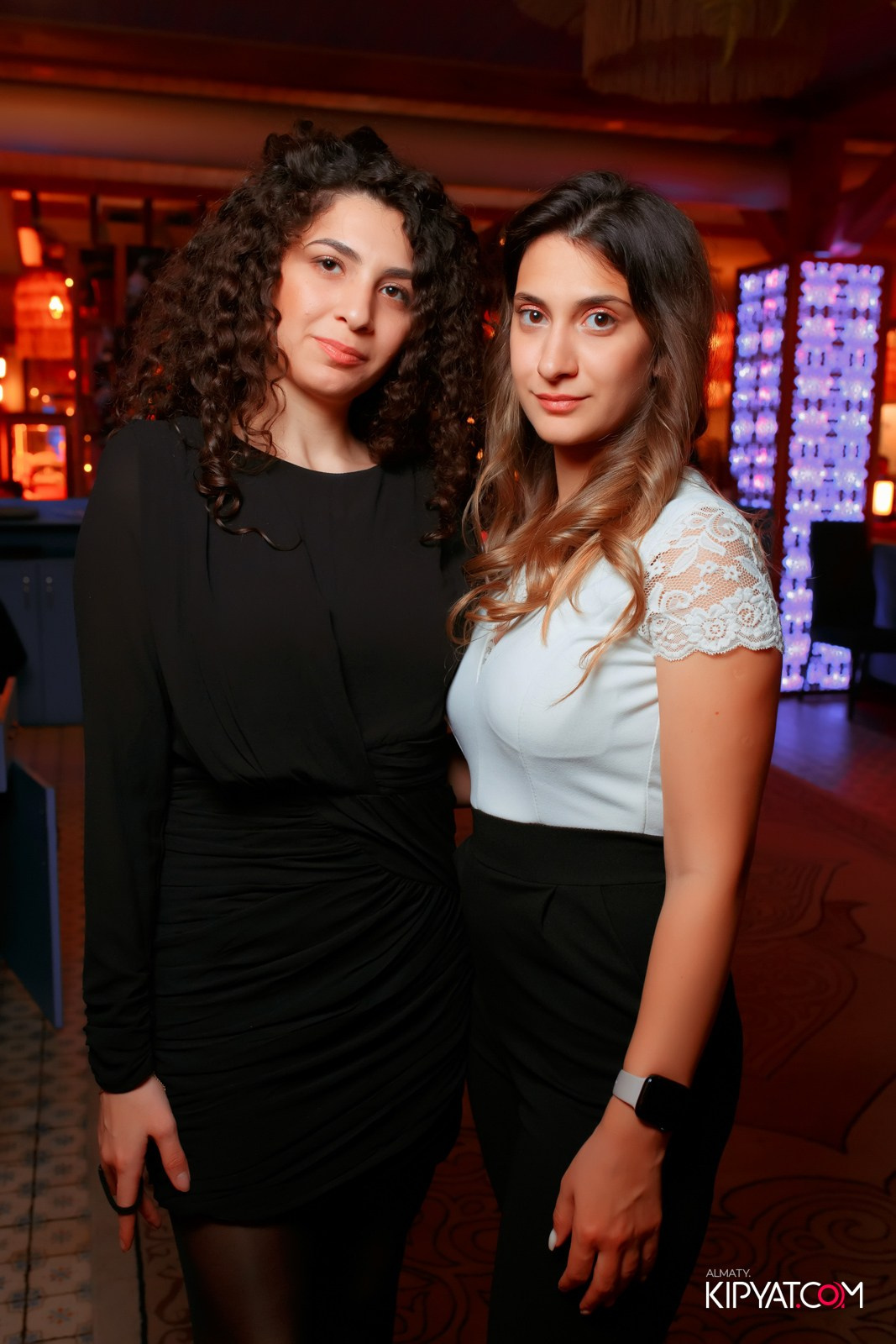 ГРУЗИНСКИЙ ДВОР НА КАБАНБАЙ БАТЫРА. КИПЯТКОМ АЛМАТЫ!