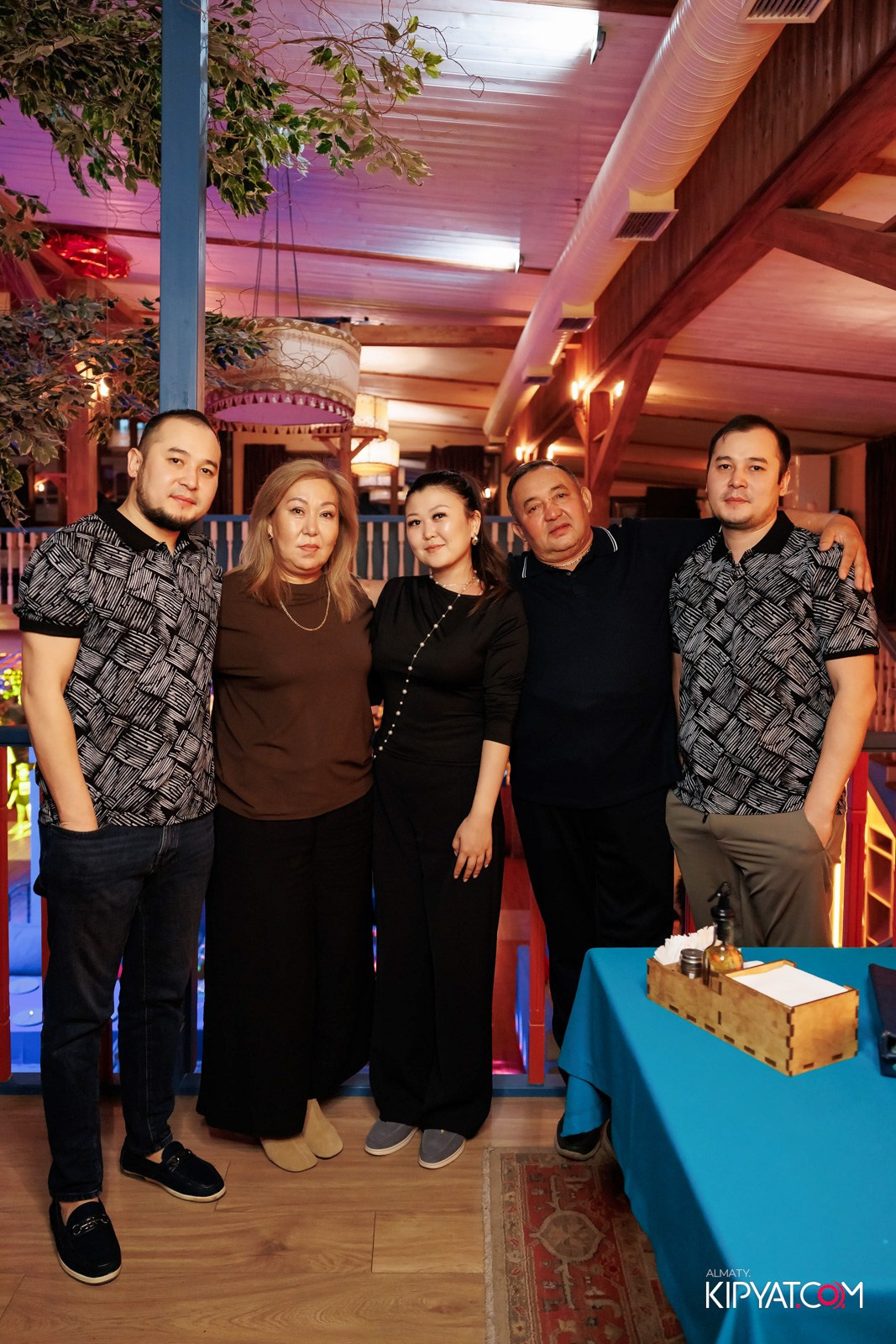 ГРУЗИНСКИЙ ДВОР НА КАБАНБАЙ БАТЫРА. КИПЯТКОМ АЛМАТЫ!