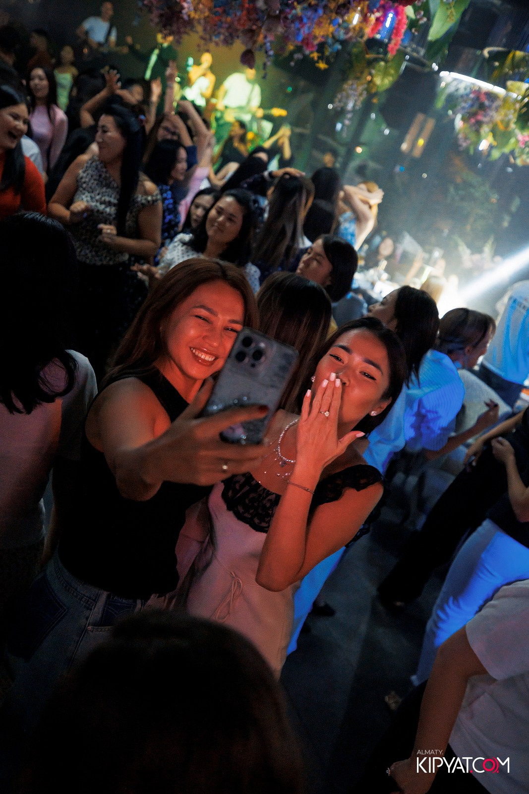 FRIENDS BAR & TERRACE. КИПЯТКОМ АЛМАТЫ!