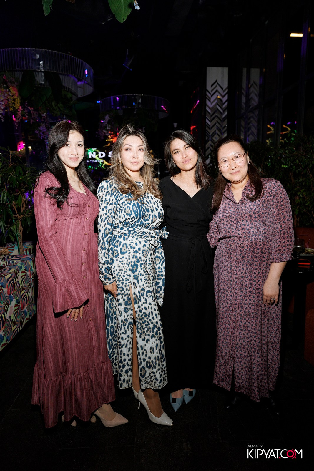 FRIENDS BAR & TERRACE. КИПЯТКОМ АЛМАТЫ! Фотосъемка мероприятий в Алматы