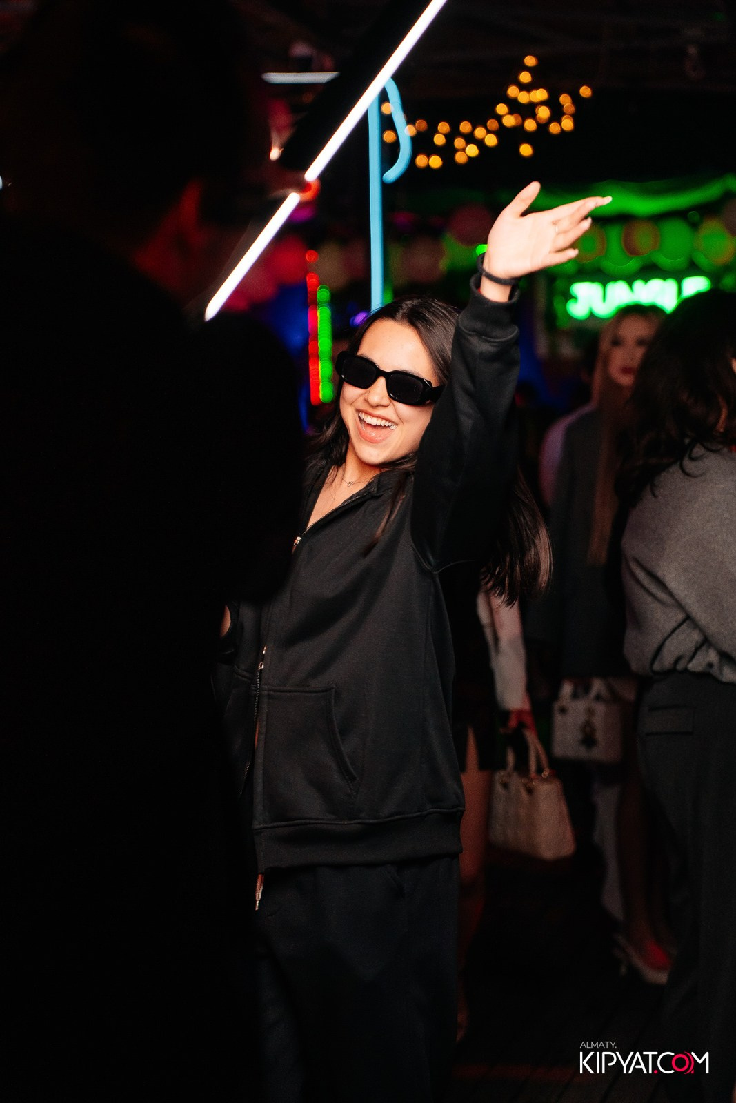 SKY BAR. КИПЯТКОМ АЛМАТЫ!