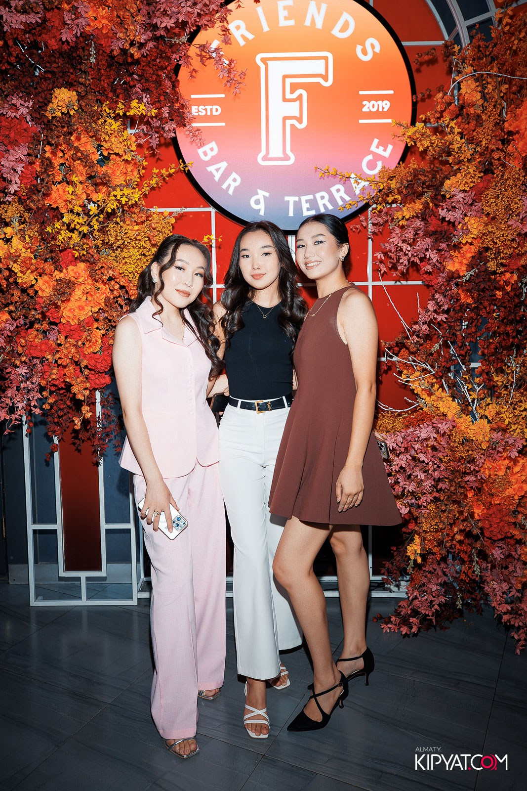 FRIENDS BAR & TERRACE. КИПЯТКОМ АЛМАТЫ!