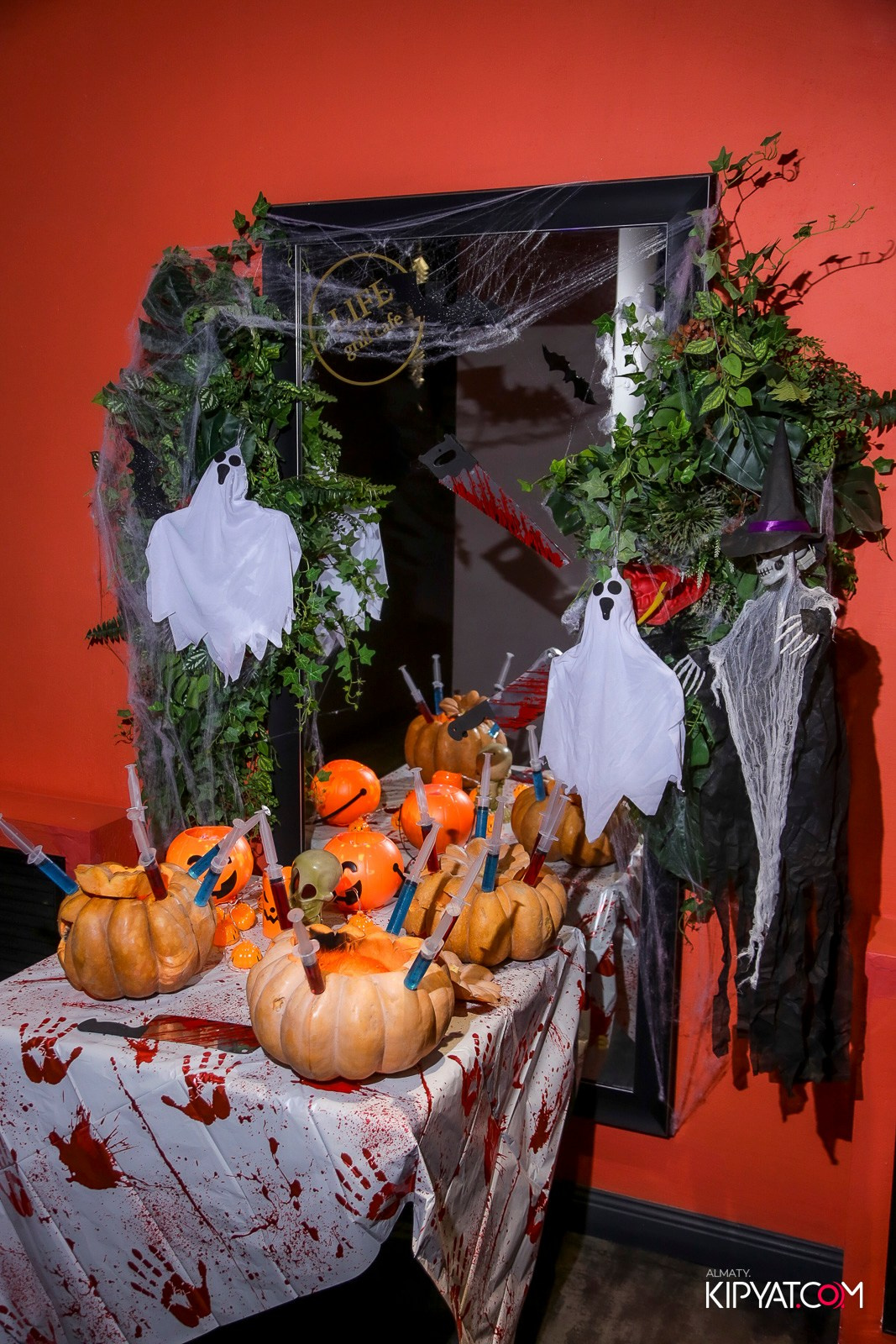 LIFE GRILL CAFE. КИПЯТКОМ АЛМАТЫ!