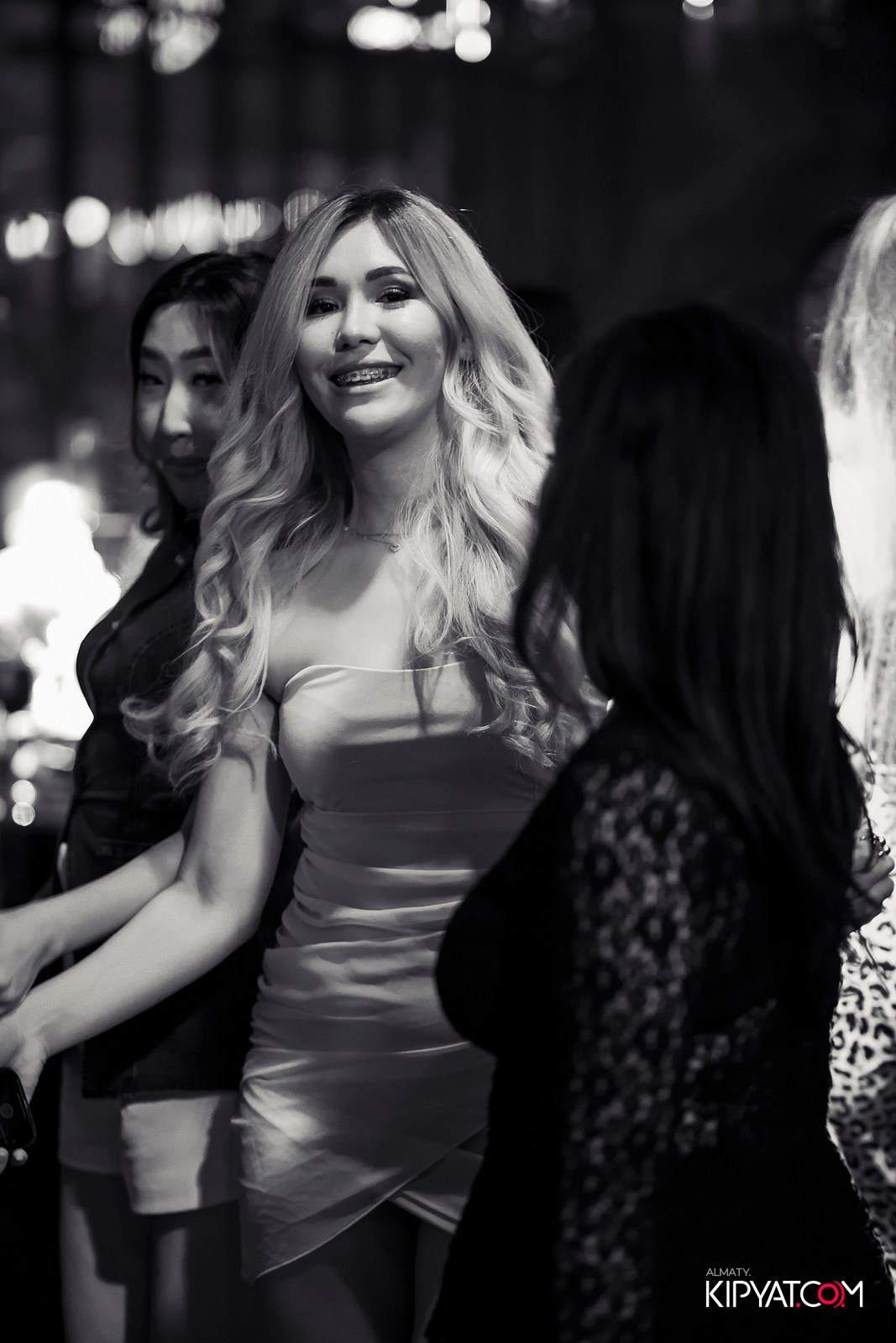 FRIENDS BAR & TERRACE. КИПЯТКОМ АЛМАТЫ!