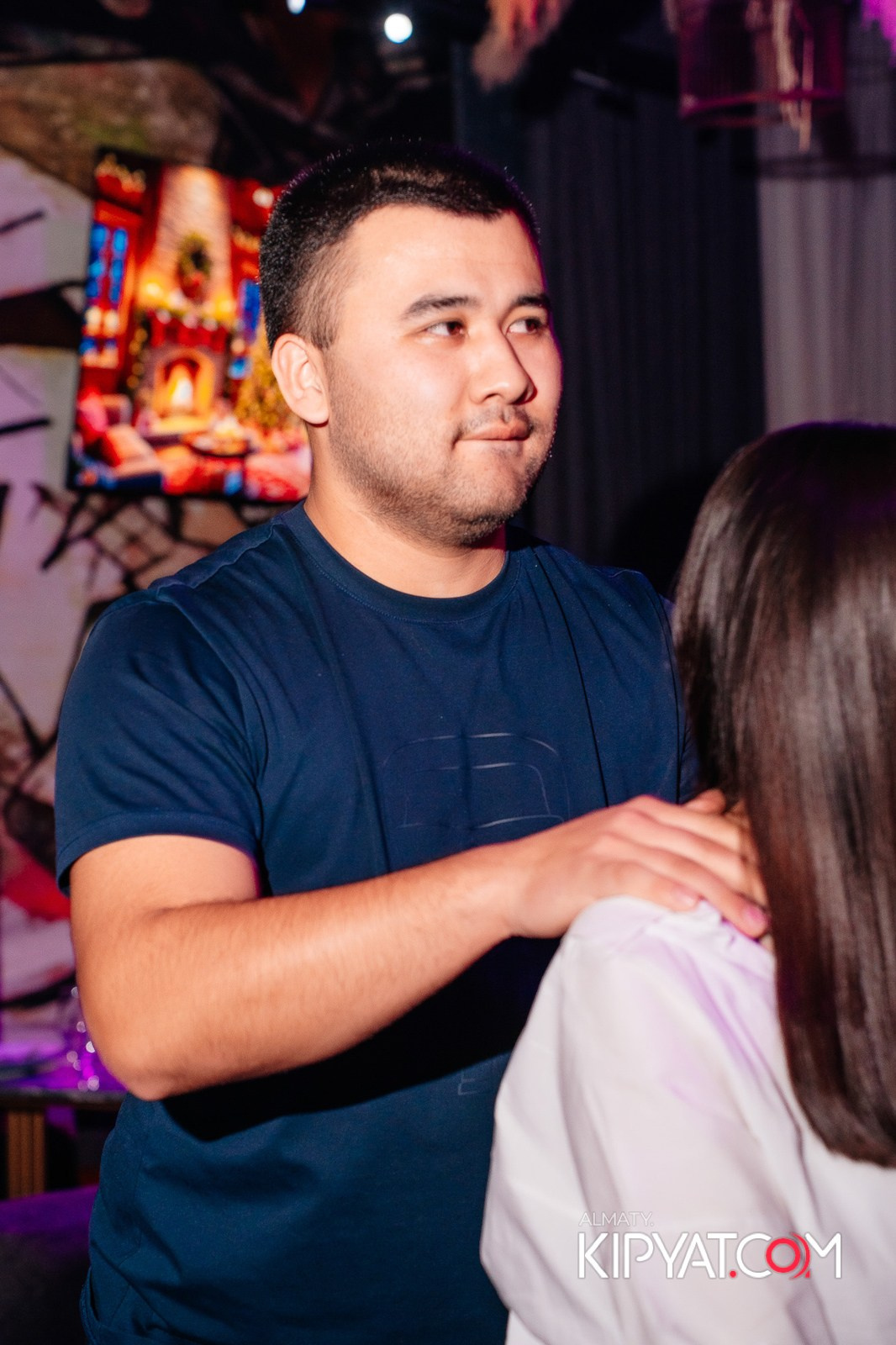 БАР ПАНАЕХАЛИ НА ТОЛЕ БИ. КИПЯТКОМ АЛМАТЫ!