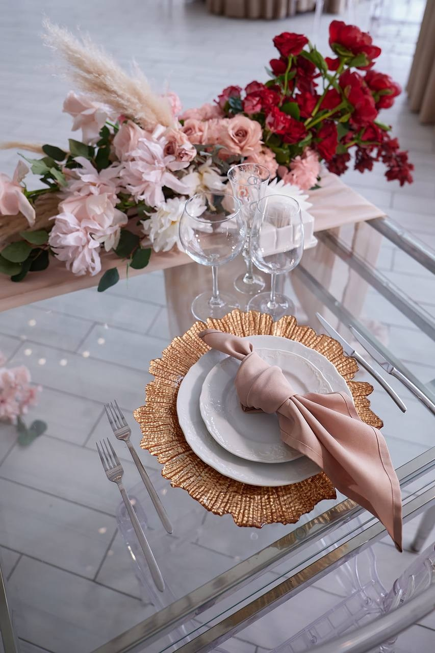 Винные оттенки. Подрядчики и друзья сети свадебных площадок House for wedding