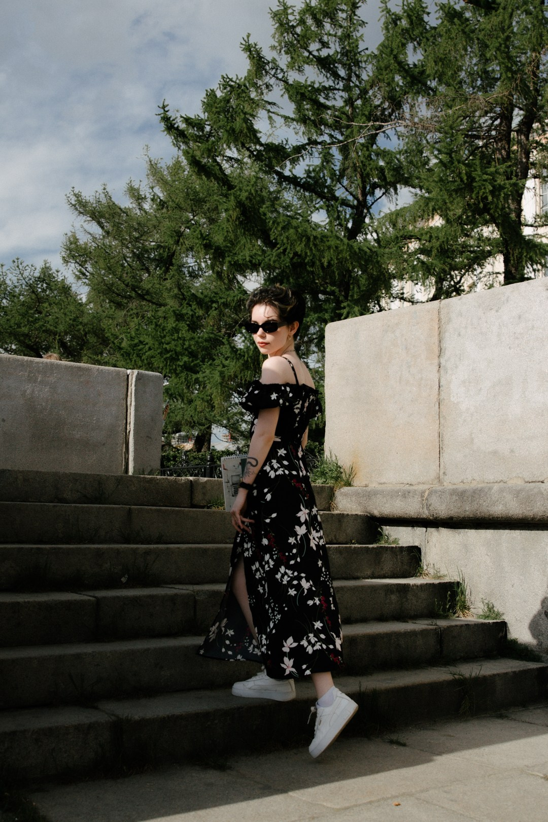 Портрет Насти и цветущей вишни. Фотограф Настя Булочка Екатеринубрг