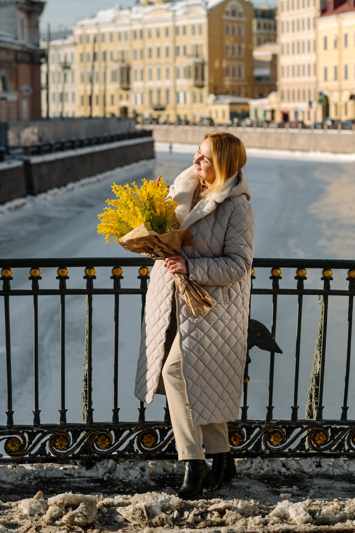 Прогулка с цветами по улицам и каналам. Свадебный и семейный фотограф в Санкт-Петербурге Елена Худякова