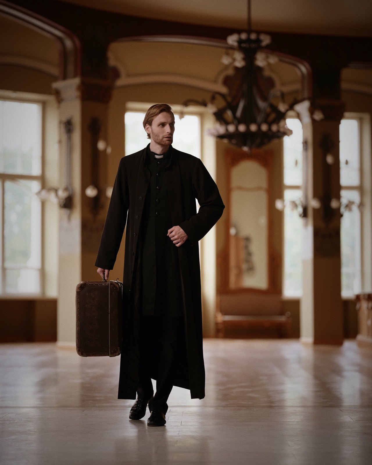 Иммерсивное шоу “Вернувшиеся”. Антон Вельт, арт-директор, фотограф