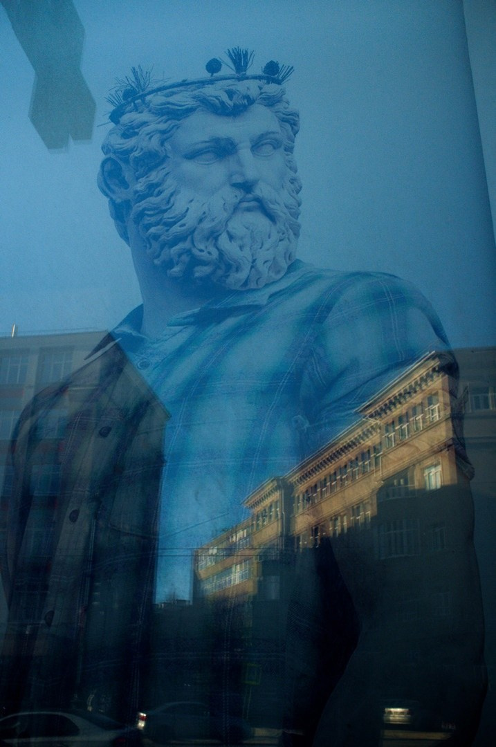 Внутри витрин / Inside the storefronts. Руслан Шувалов (поэтограф)