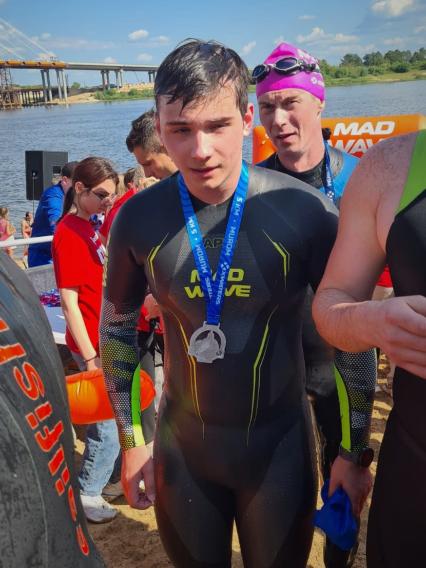 Чуть больше часа (на 9 с) и 5 км проплыто, медалька есть