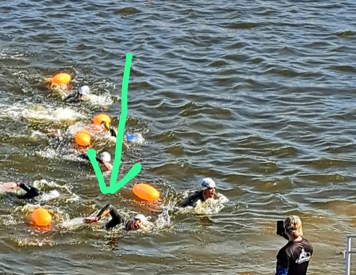 У финиша меня поймал Игорек, как я выгребаю в финишный створ, стараясь, чтоб течение не смыло дальше