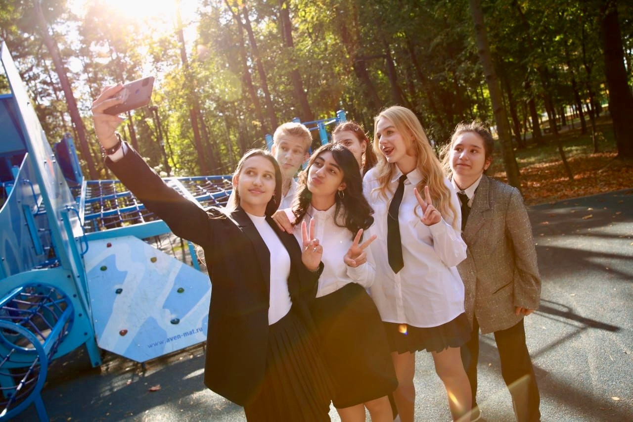 Школьные фотографии. Выпускные альбомы с оживающими фотографиями. Москва, Балашиха
