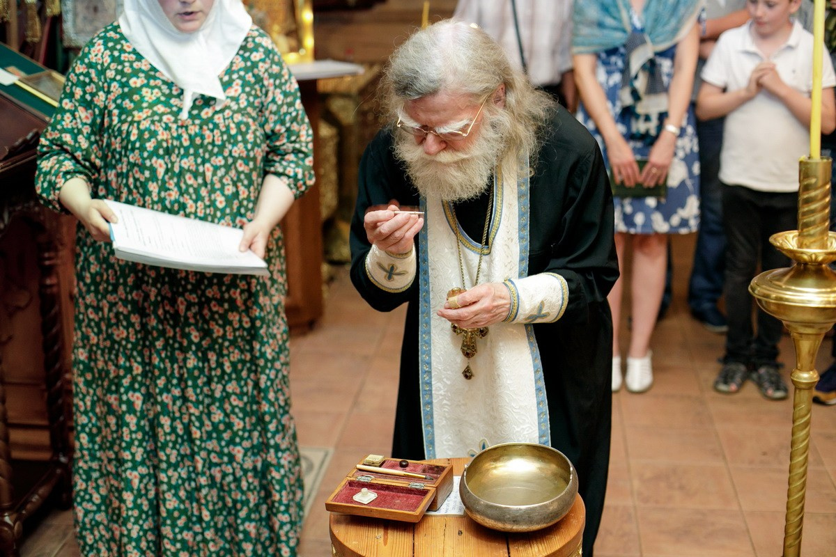 Крещение Храм всех Русских святых. п.Сосново. Фотограф на крещение в Санкт Петербурге