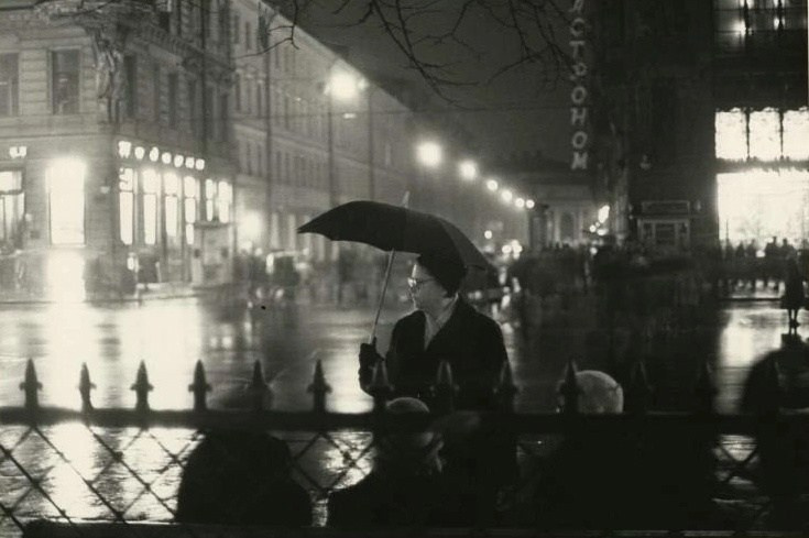 фотография Всеволода Тарасевича с осенним Ленинградом, дождь и городская атмосфера