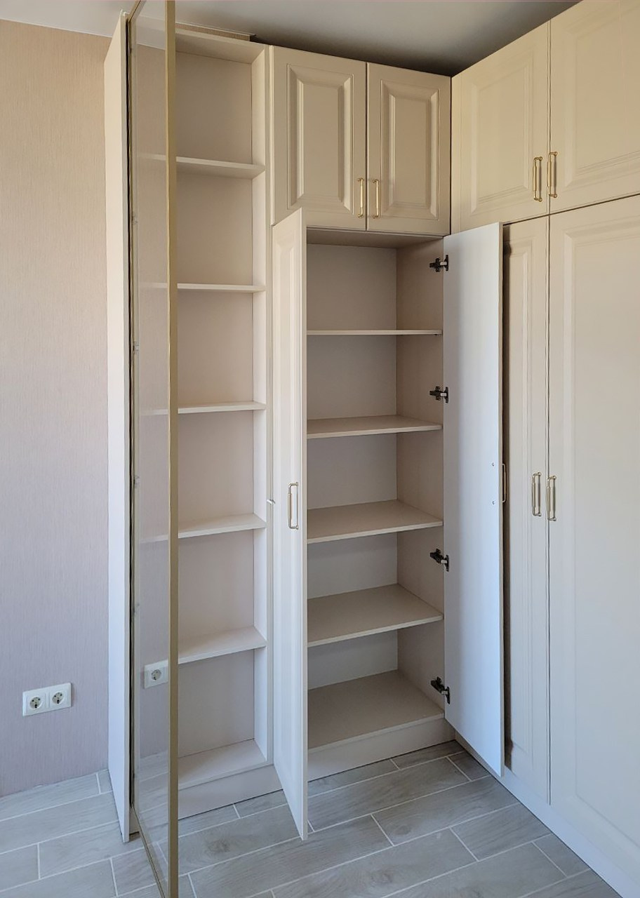 Шкафы, гардеробные и прихожие на заказ в Евпатории. Мебель на заказ в Евпатории