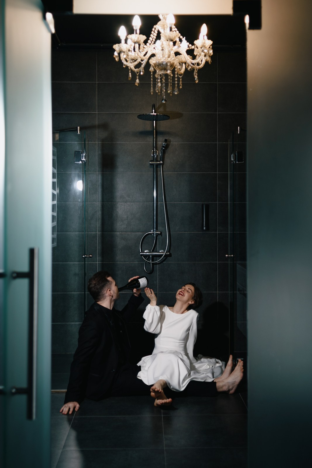 Свадебный фотограф в Тюмени — Стас и Таня — Съемка в отеле и на улице. Фотограф Дарья Мустафина, Тюмень