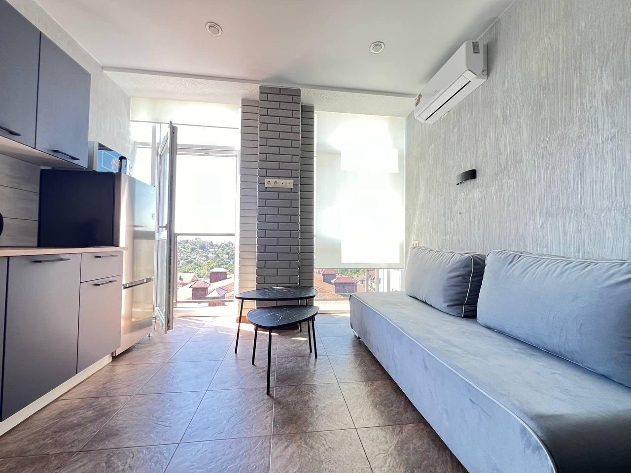 Классная двухуровневая квартира с потрясающим видом на город, со своей парковкой. Квартиры посуточно, длительно в Сочи, LARA APART GROUP