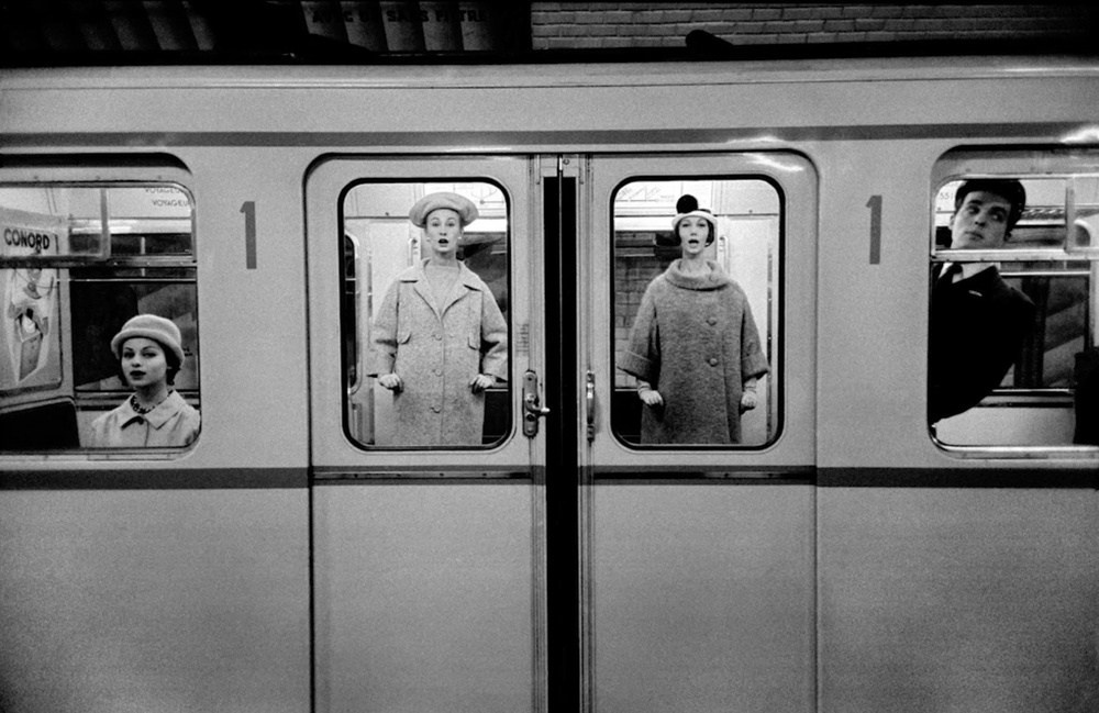 фотография Франка Хорвата с моделями в кафе или на улице