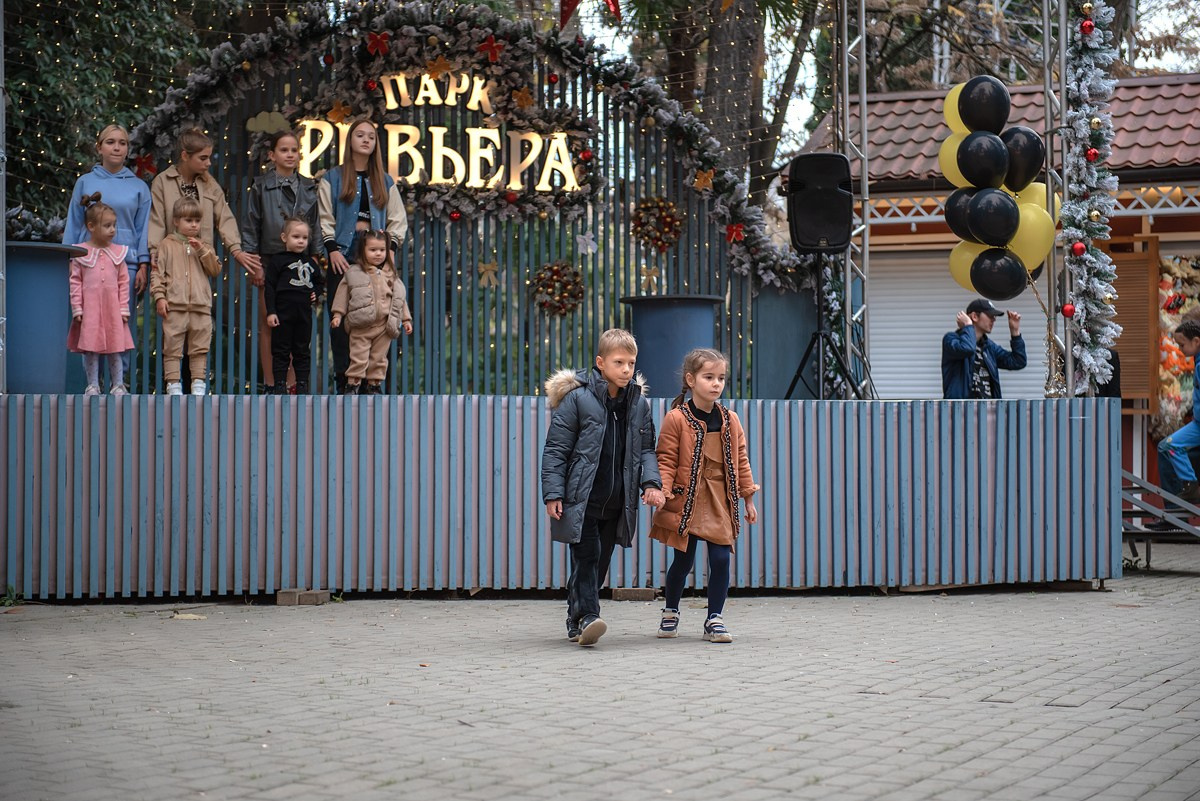 Парк Ривьера дефиле HAPPYkids. Семейный и коммерческий фотограф в Сочи Александр Бодунов