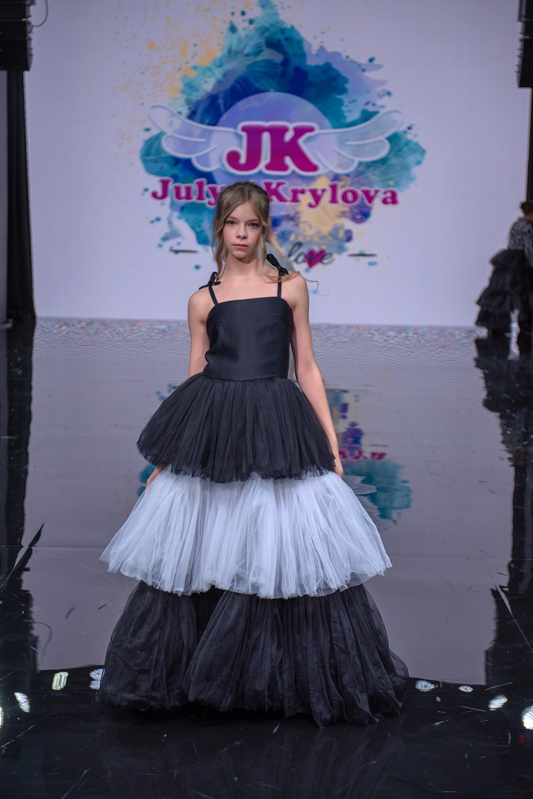 SochiFashionWeek2024 дизайнер Юлия Крылова. Семейный и коммерческий фотограф в Сочи Александр Бодунов