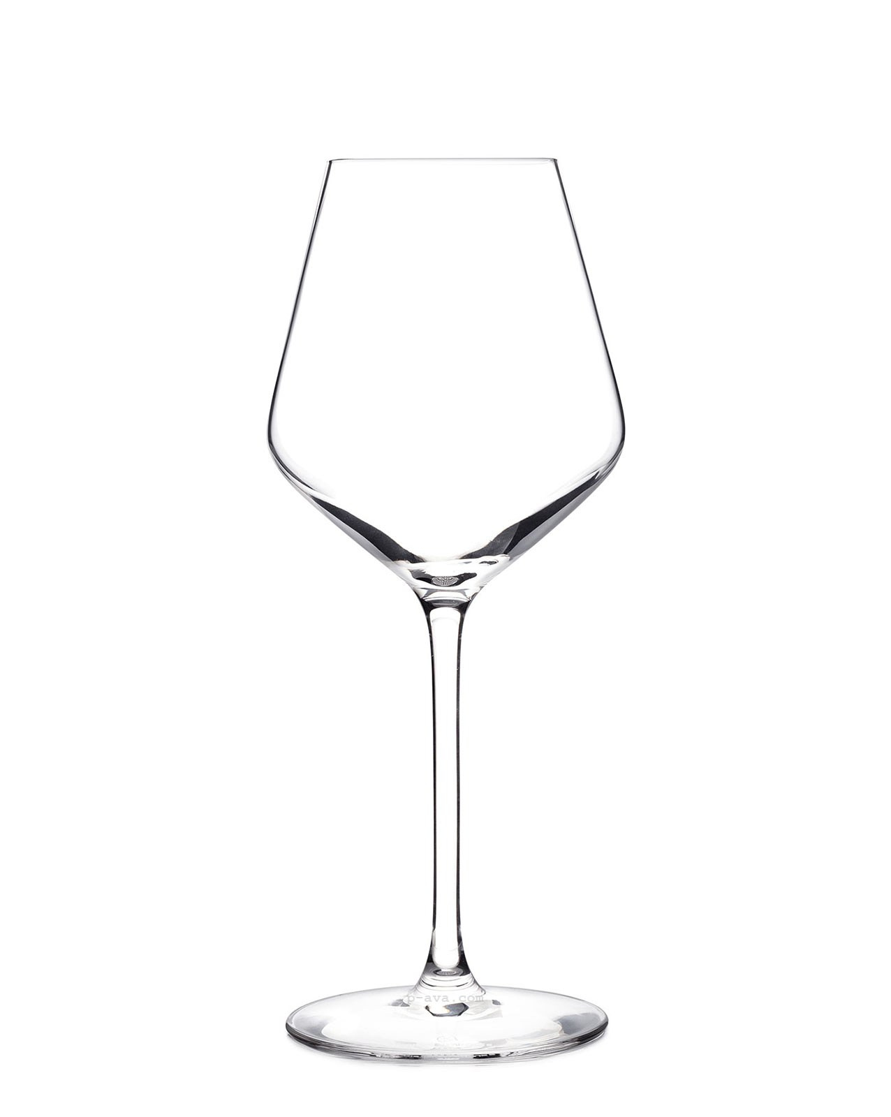 Бокал для вина На белом фоне