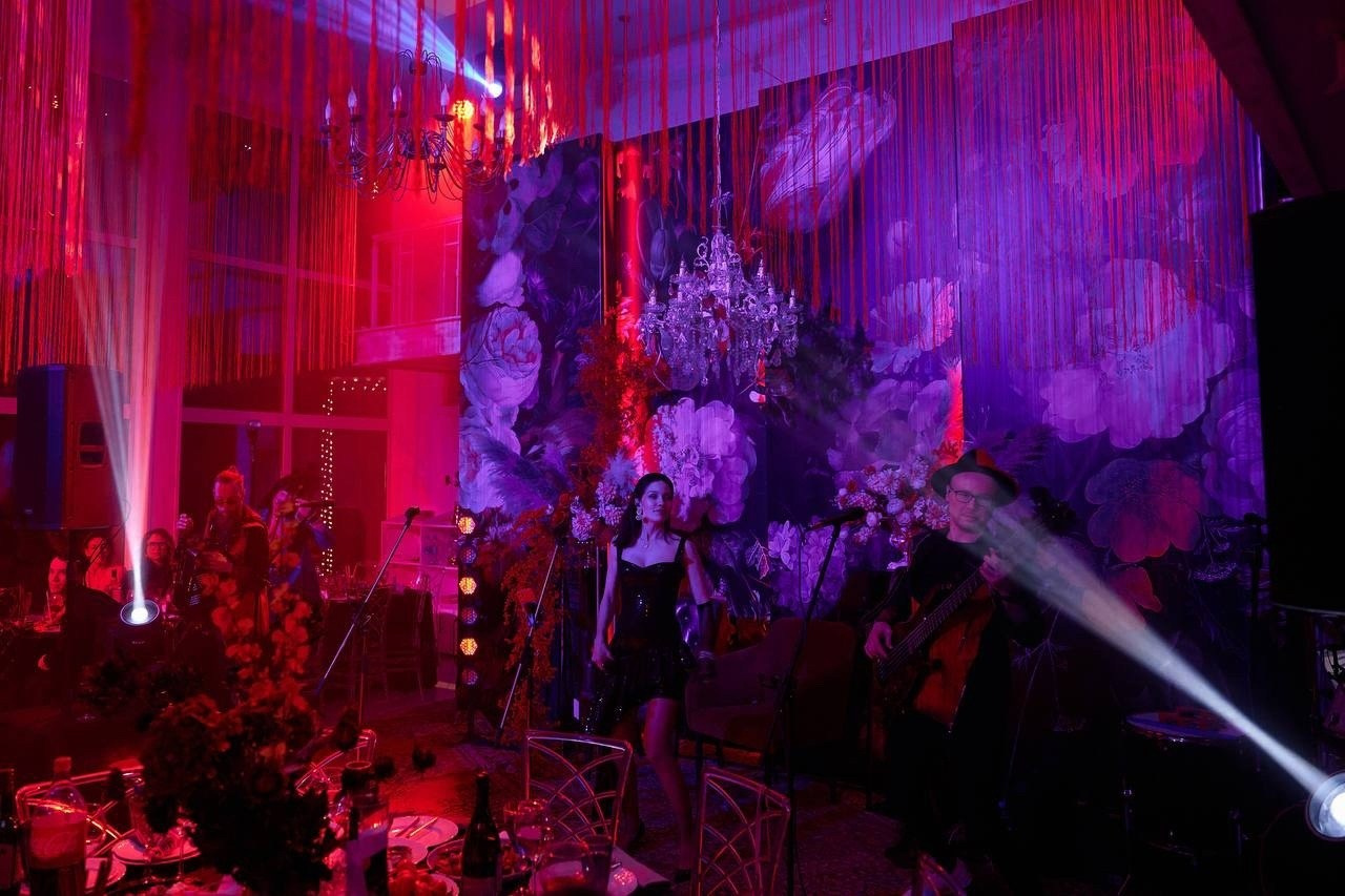 Декор Джуси роуз. Подрядчики и друзья сети свадебных площадок House for wedding