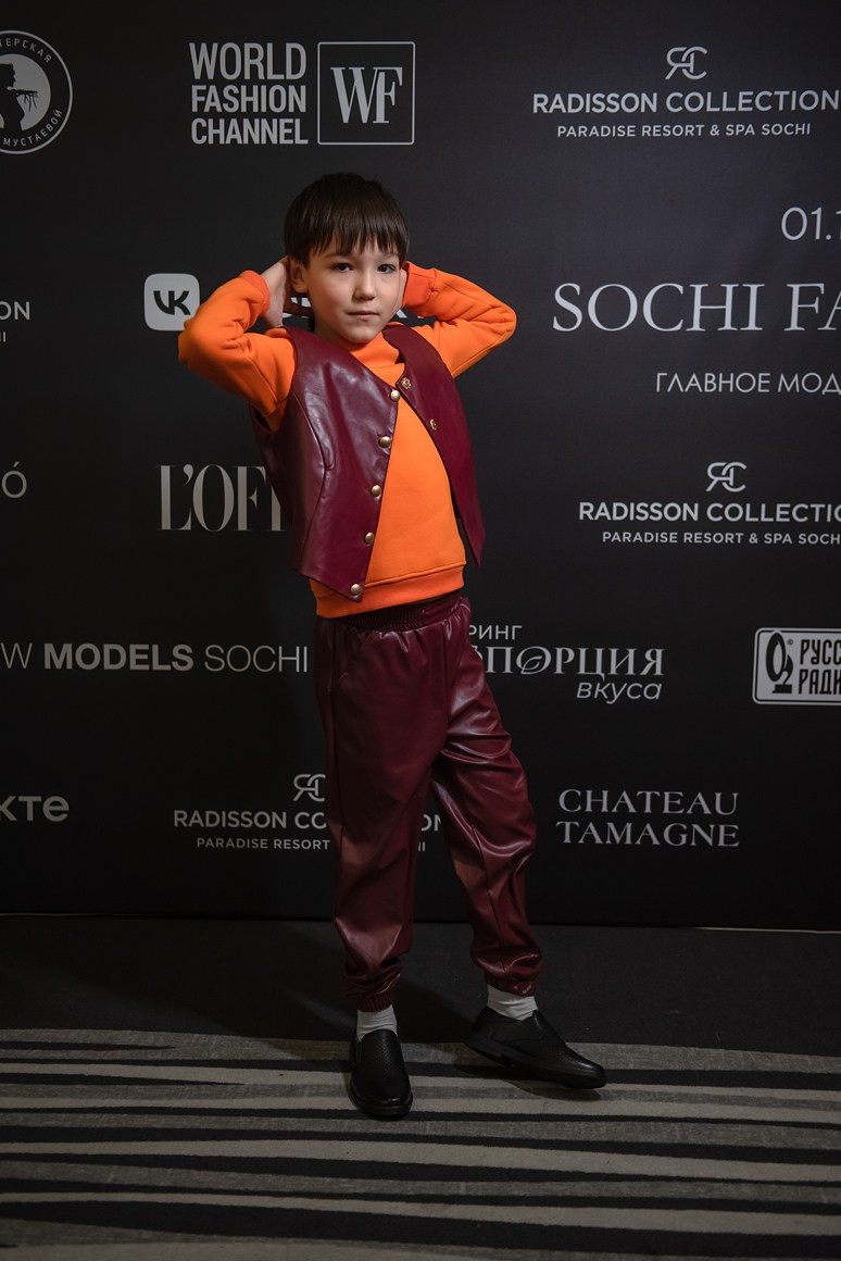 SochiFashionWeek2024 дизайнер Анохина Светлана. Семейный и коммерческий фотограф в Сочи Александр Бодунов