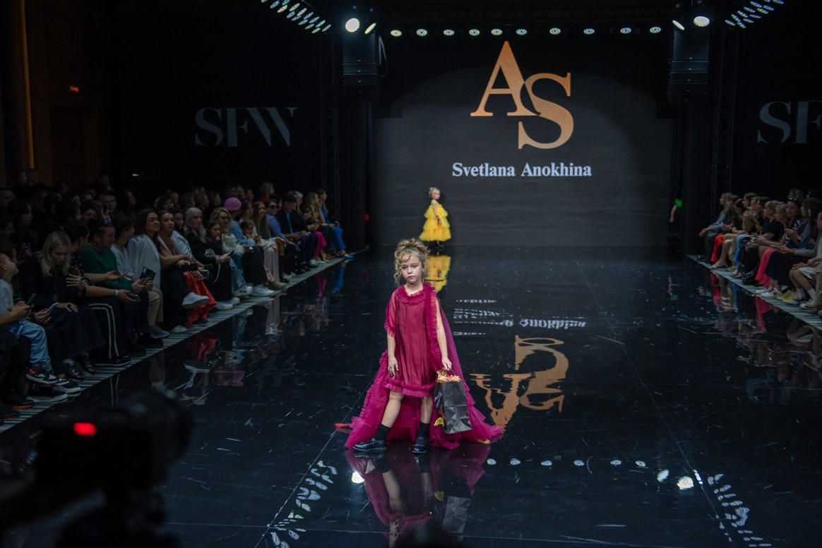 SochiFashionWeek2024 дизайнер Анохина Светлана. Семейный и коммерческий фотограф в Сочи Александр Бодунов