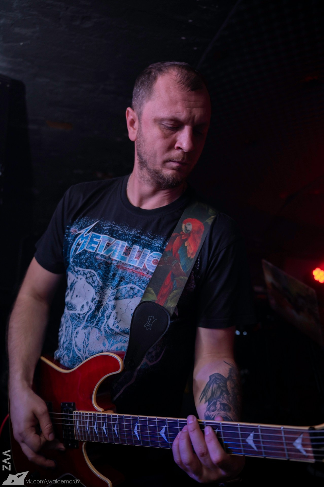 День рождения вокалиста группы Cookie's Band в баре «Дело Не В Тебе». Фотограф в Красноярске Владимир З