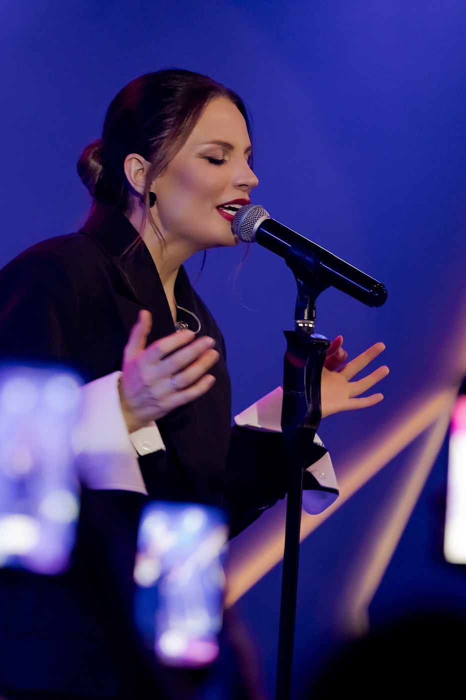 Концерт Евы Власовой в Сочи. Репортаж. Профессиональный фотограф в Сочи Виктория Джой. Обучение