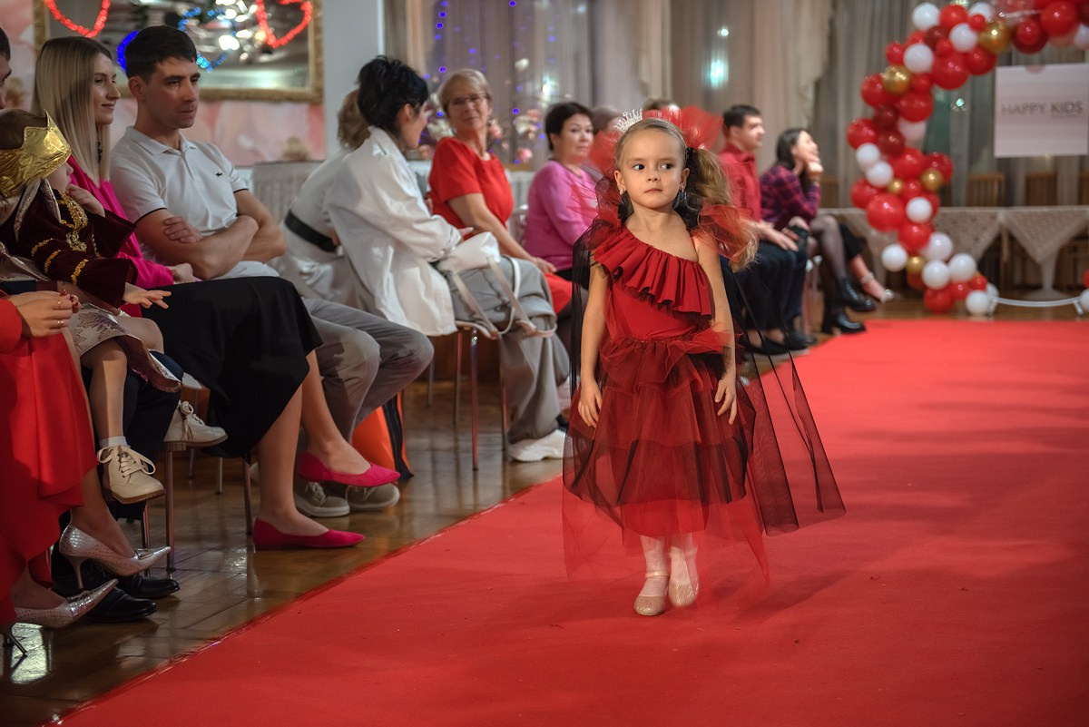 Выпускной в детской школе моделей HAPPYkids 2024. Семейный и коммерческий фотограф в Сочи Александр Бодунов