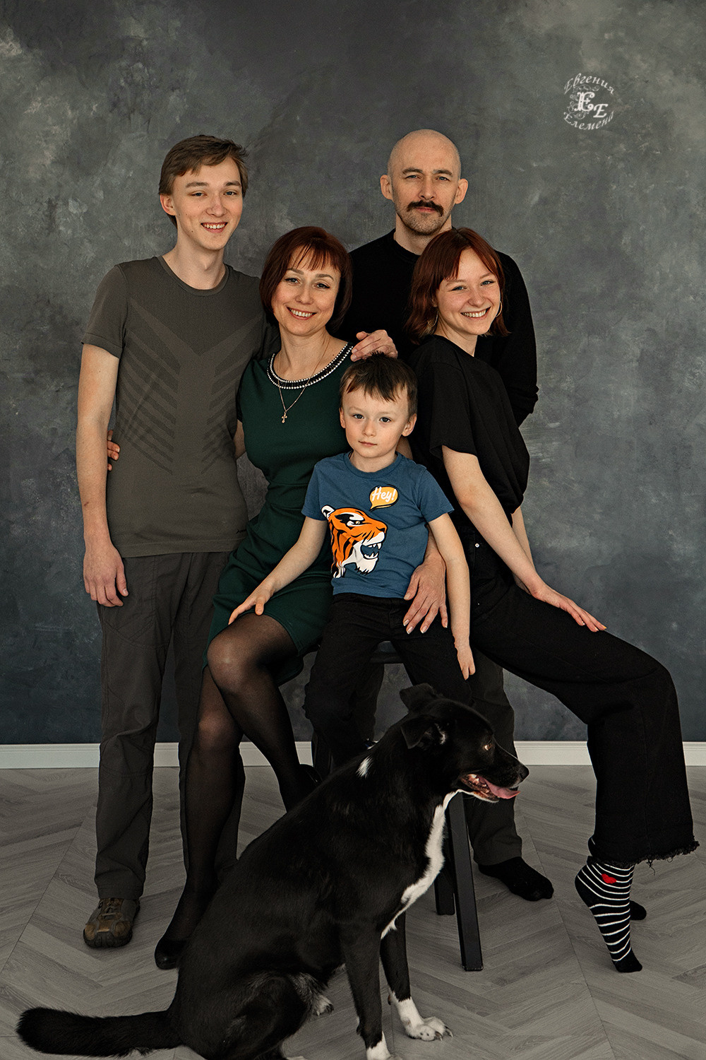 В студийном интерьере. Семейный и портретный фотограф в Санкт-Петербурге Евгения Елемена